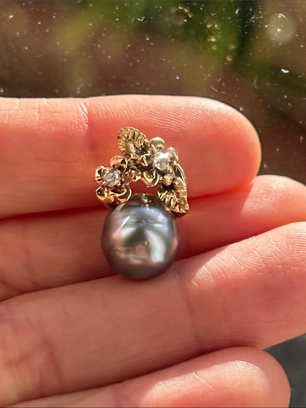14k Gold diamond Flower Tahitian Pearl pendant